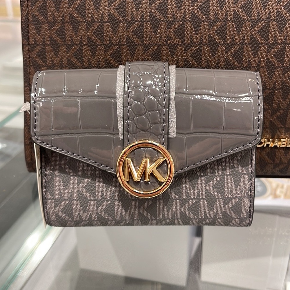 MICHAEL KORS CARMEN MEDIUM FLAP LOGO AND FAUX LEATHER WALLET
HEATHER GREY MULTI - Picture 16 of 16